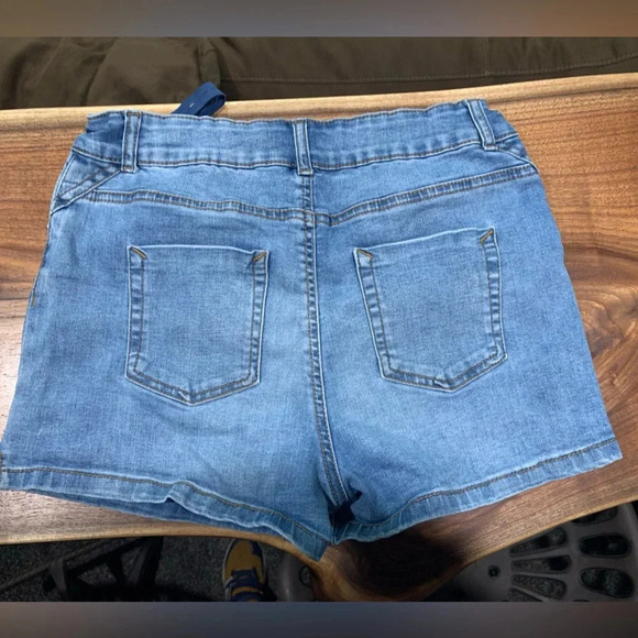 Jean Shorts w/ Adjustable waist, Girls 14/15 - Picture 3 of 3